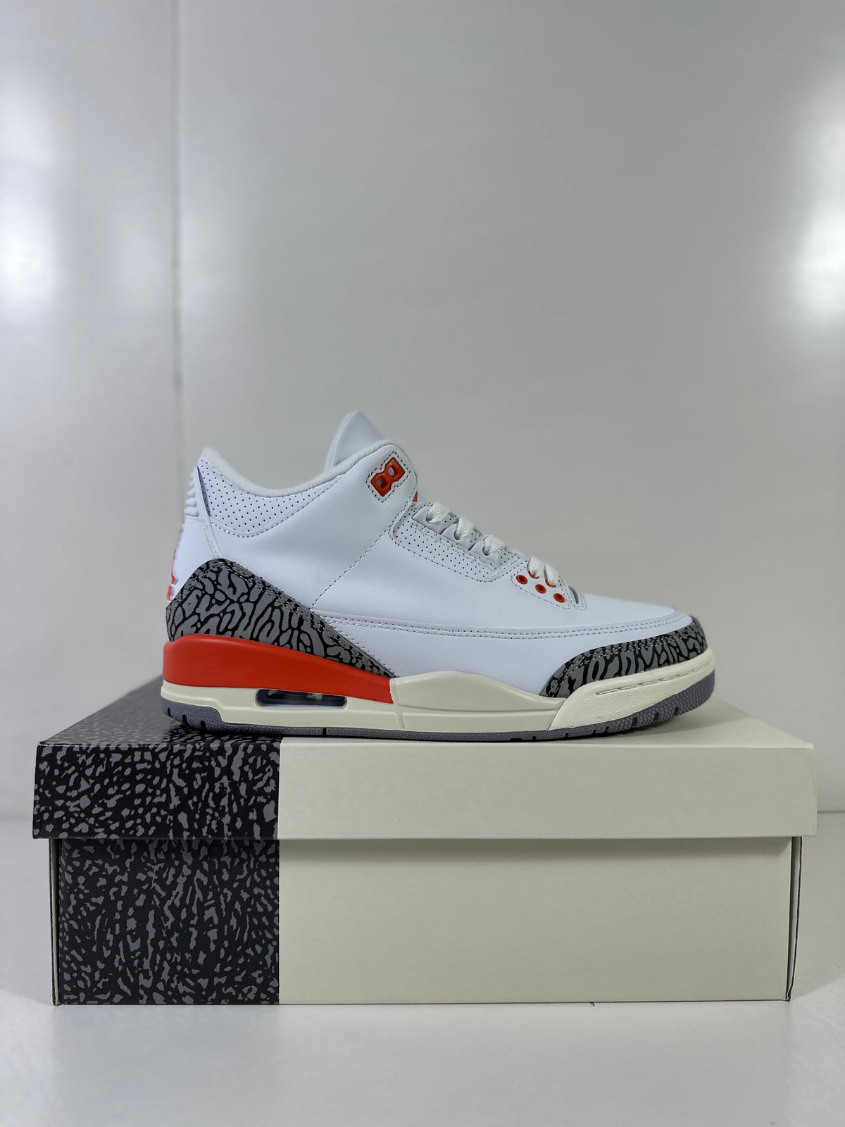 Jordan Air Jordan 3 WMNS Georgia Peach White Red Grey