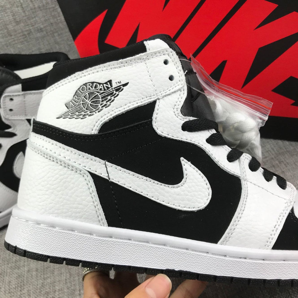 Jordan Air Jordan 1 High Black and White Sneakers 554724-113