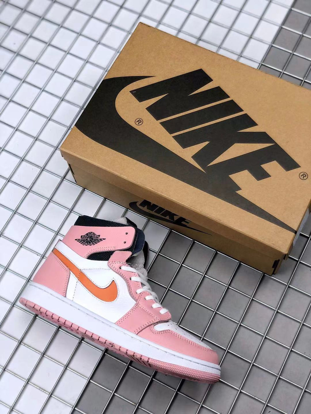 Jordan Air Jordan 1 High Zoom CMFT Pink Sneakers CT0979-601