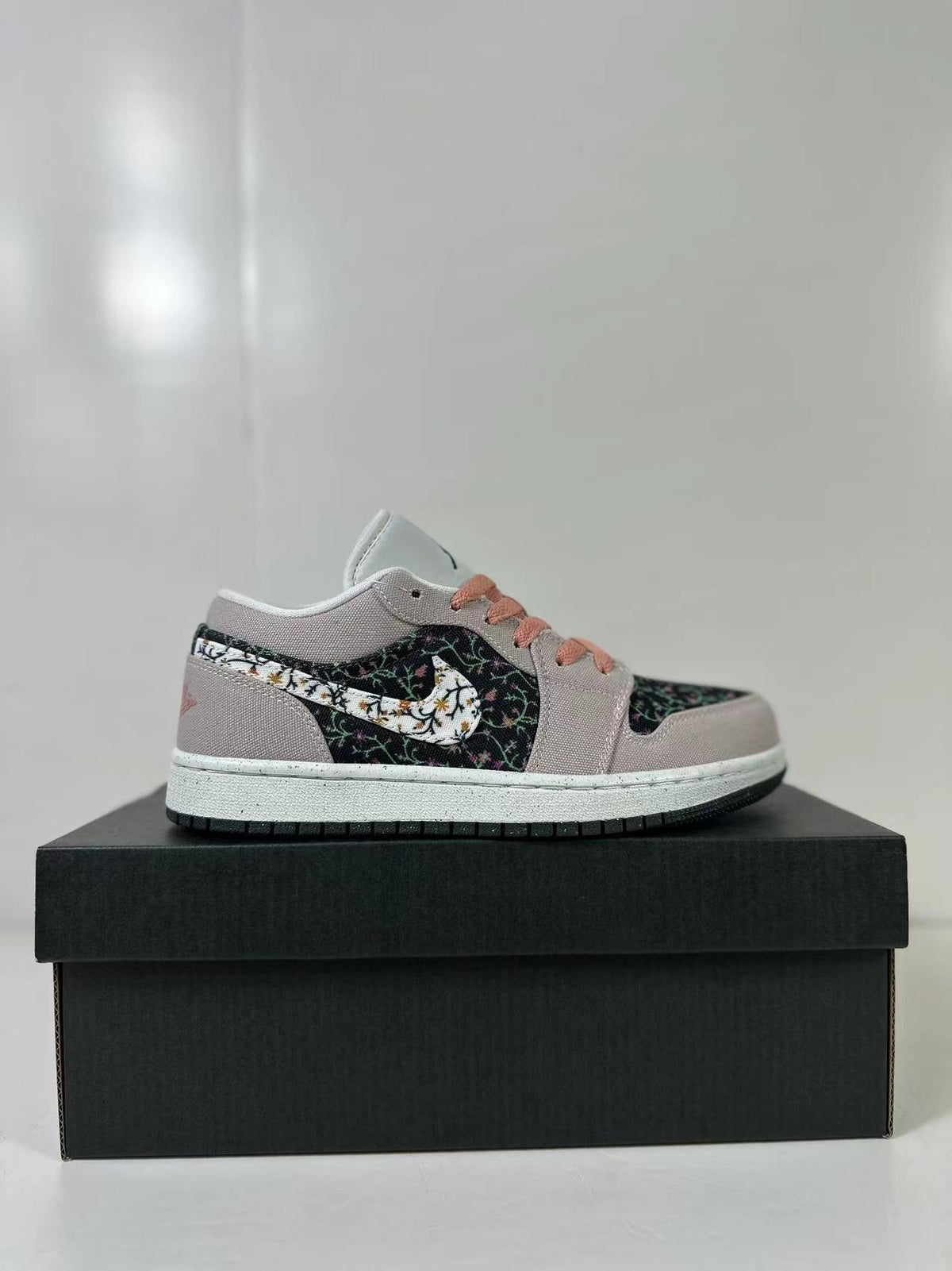 Jordan Air Jordan 1 Low SE GS Pink Floral Sneakers FJ3445-001