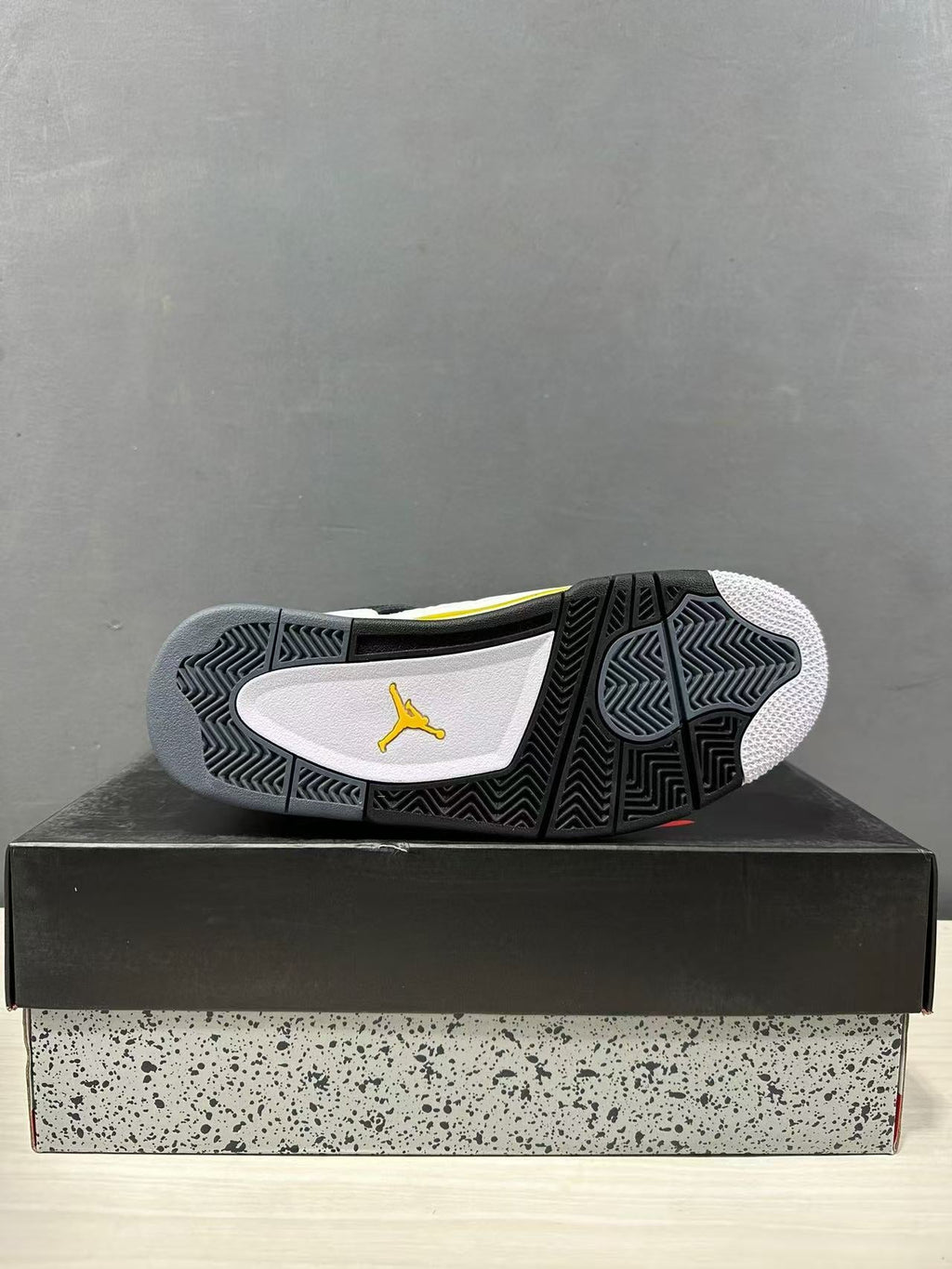 Jordan Air Jordan 4 White Yellow Retro Basketball Sneakers IO2468-102