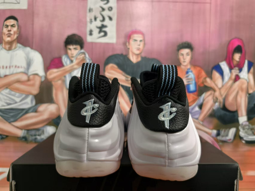 Nike Sneakers White Black Metallic Silver