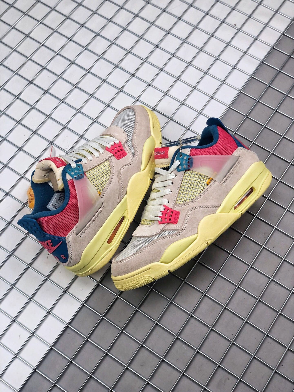 Union x Air Jordan 4 Sneakers Pink Multicolor