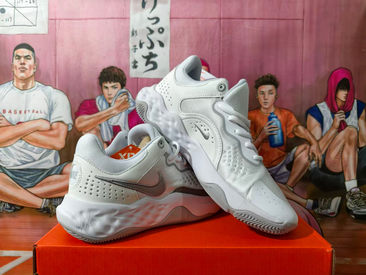 Nike White and Grey Sneakers