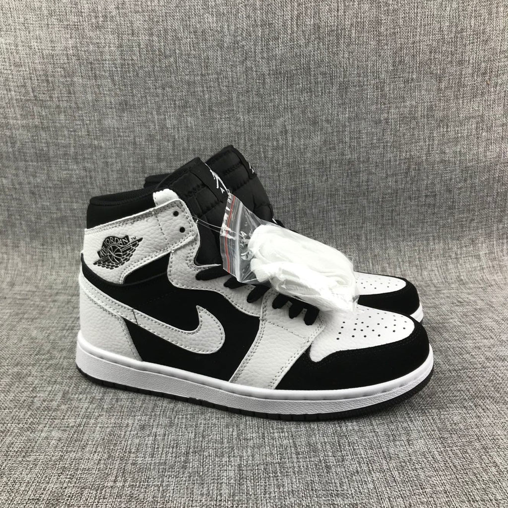 Jordan Air Jordan 1 High Black and White Sneakers 554724-113