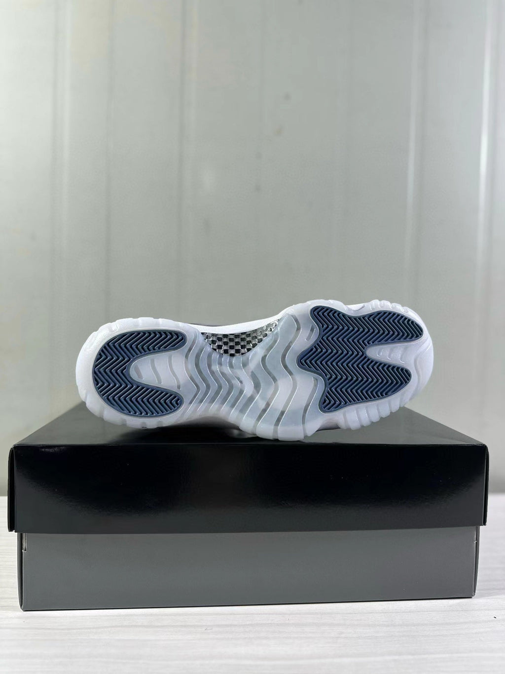 Jordan Air Jordan 11 Retro Low Diffused Blue FV5104-104