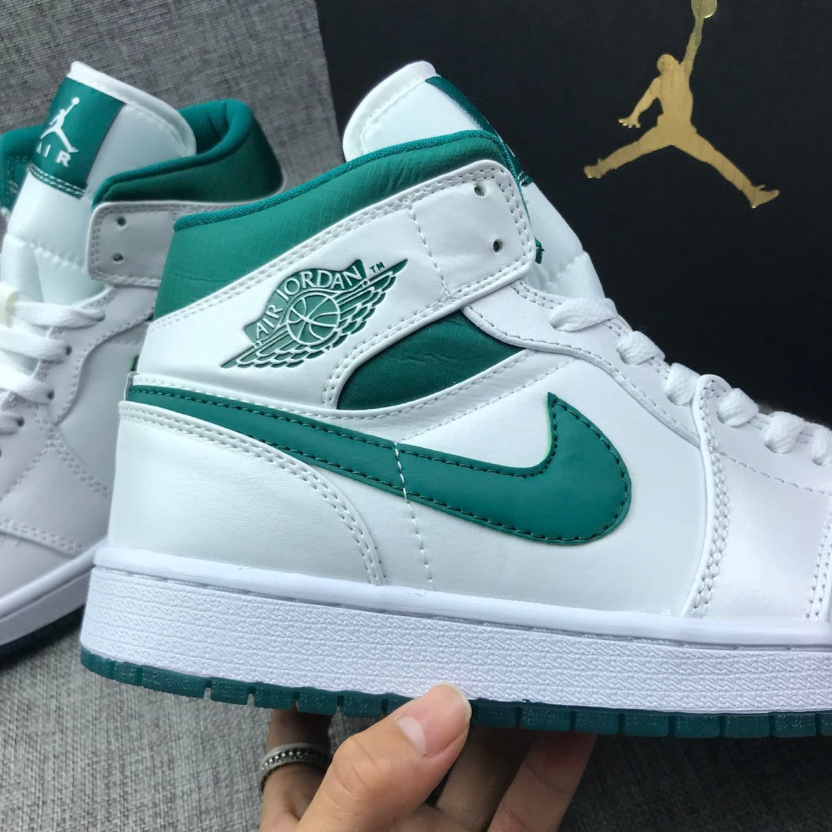 Jordan Air Jordan 1 Mid SE Mystic Green Sneakers CD6759-103