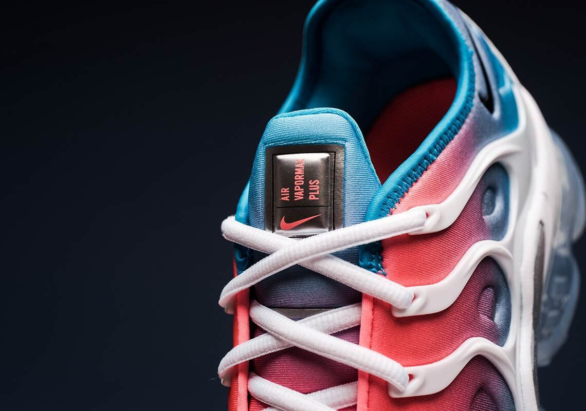 Nike Air VaporMax Plus Pink Blue Sneakers