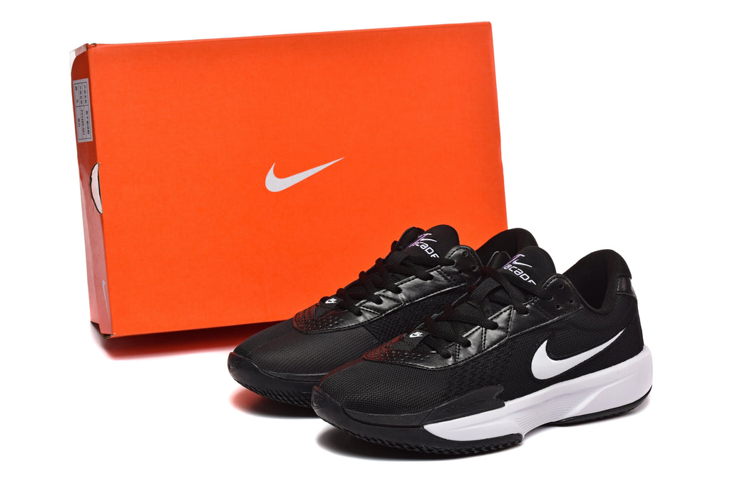 Nike 872-25 Black and White Basketball Sneakers