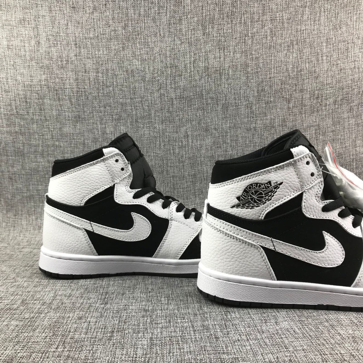 Jordan Air Jordan 1 High Black and White Sneakers 554724-113