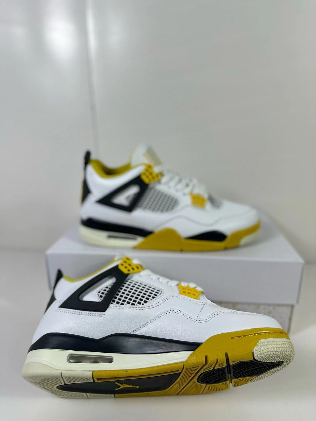 Jordan Air Jordan 4 Vivid Sulfur Sneakers White Yellow Black