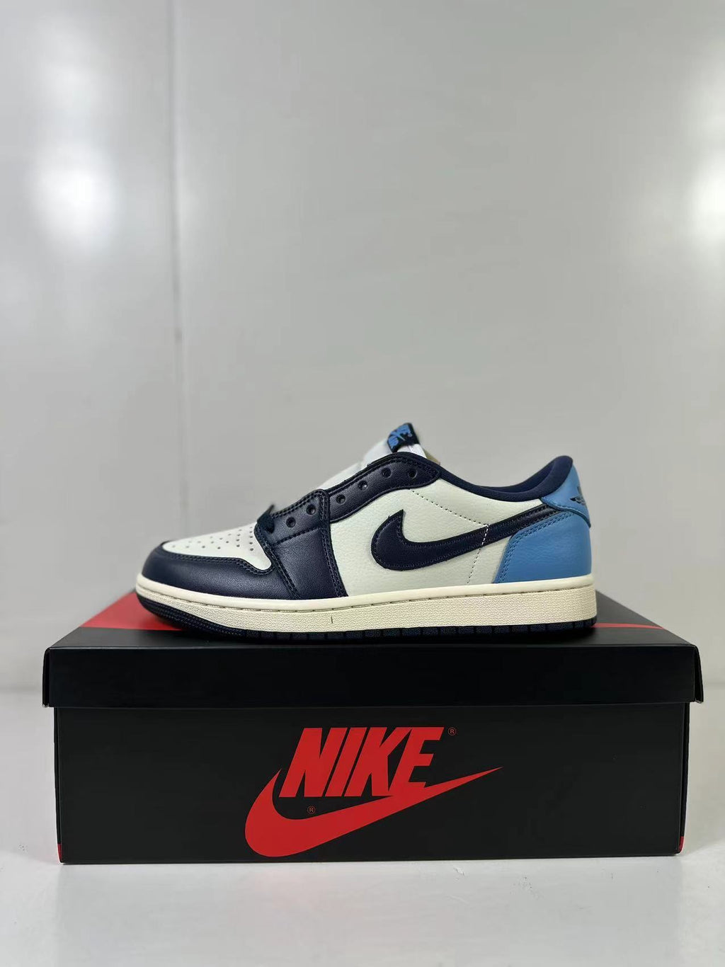 Jordan Air Jordan 1 Low OG Obsidian Sneakers CZ0790-400