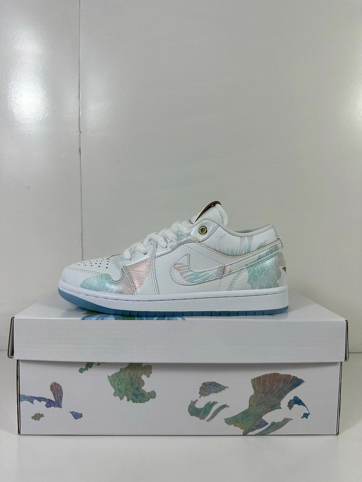 Jordan Air Jordan 1 Low SE Steam Puppet White Sneakers FN8901-164