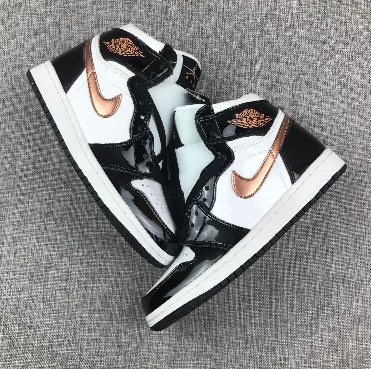 Jordan Air Jordan 1 Mid Sneakers Black White Gold 852542-007