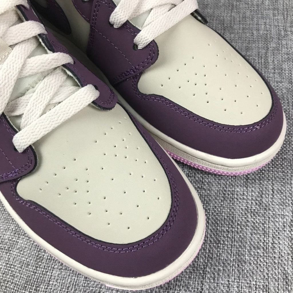 Jordan Air Jordan 1 Mid Kids' Sneakers White and Purple