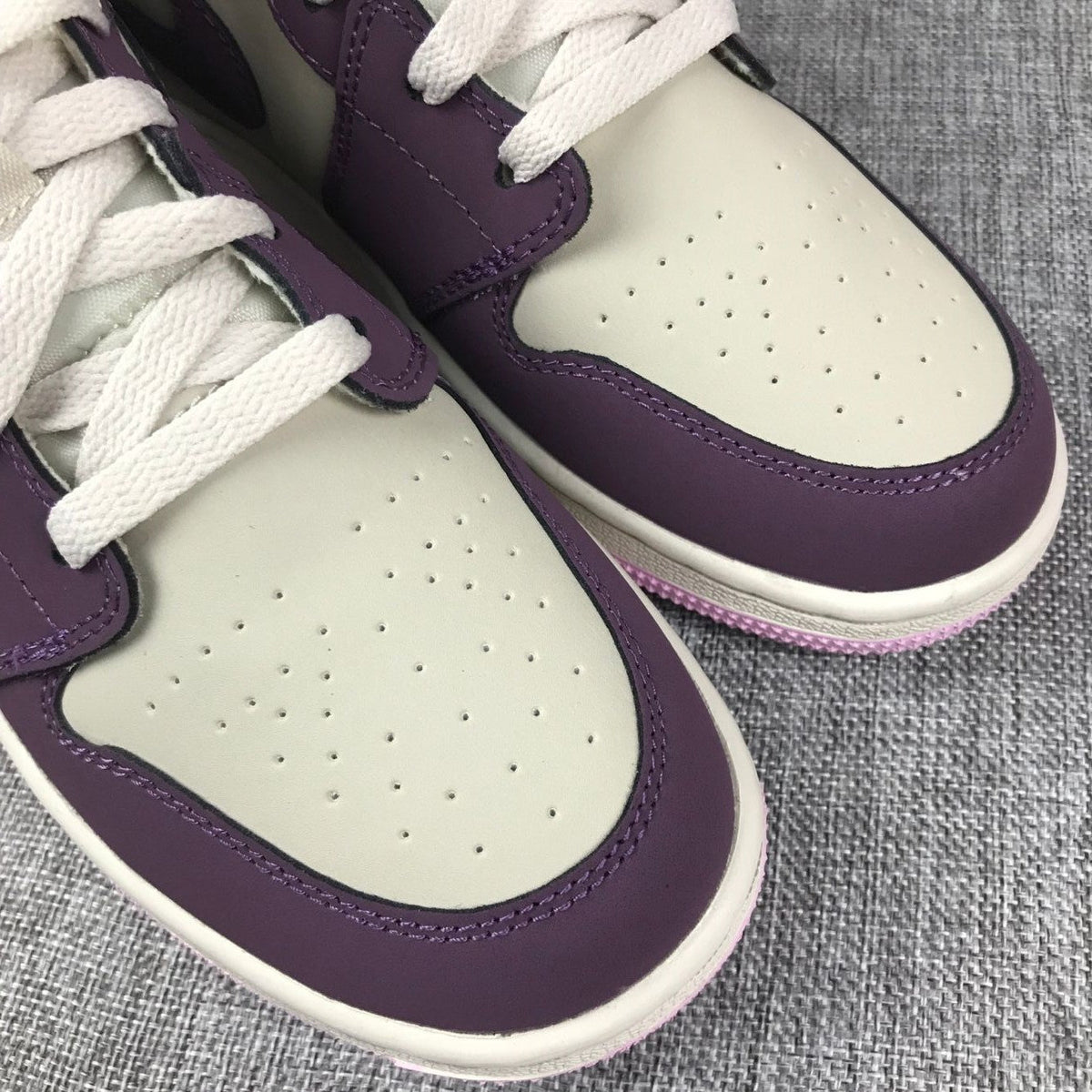 Jordan Air Jordan 1 Mid Kids' Sneakers White and Purple