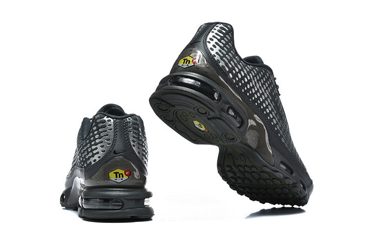 Nike Air Max Plus SE Black Sneakers