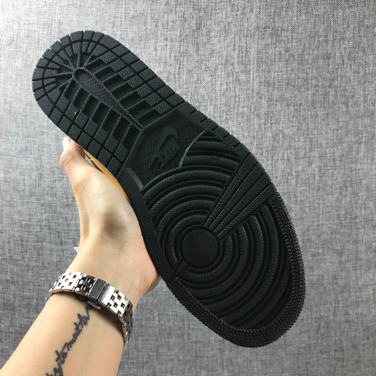 Jordan Air Jordan 1 Mid Yellow Black White 554724-700