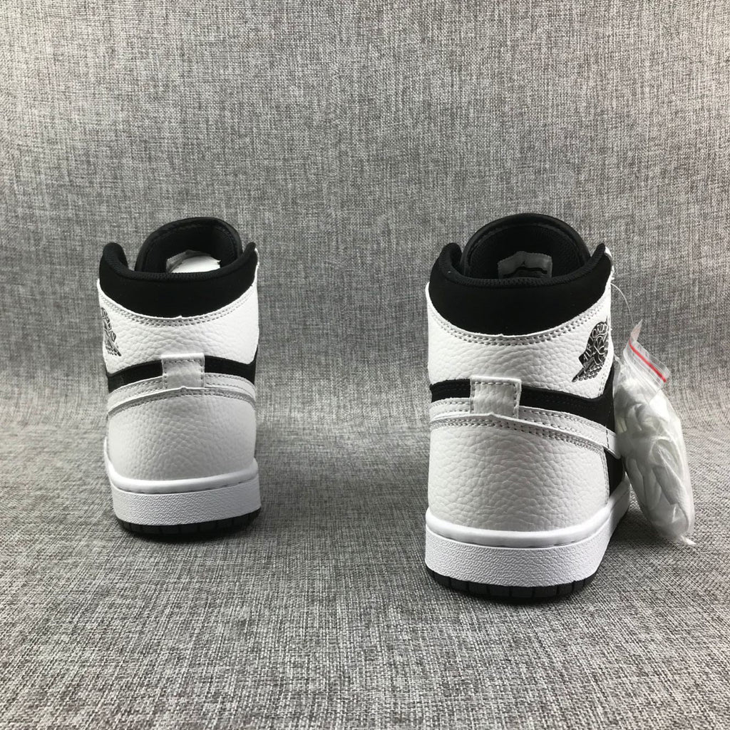 Jordan Air Jordan 1 High Black and White Sneakers 554724-113