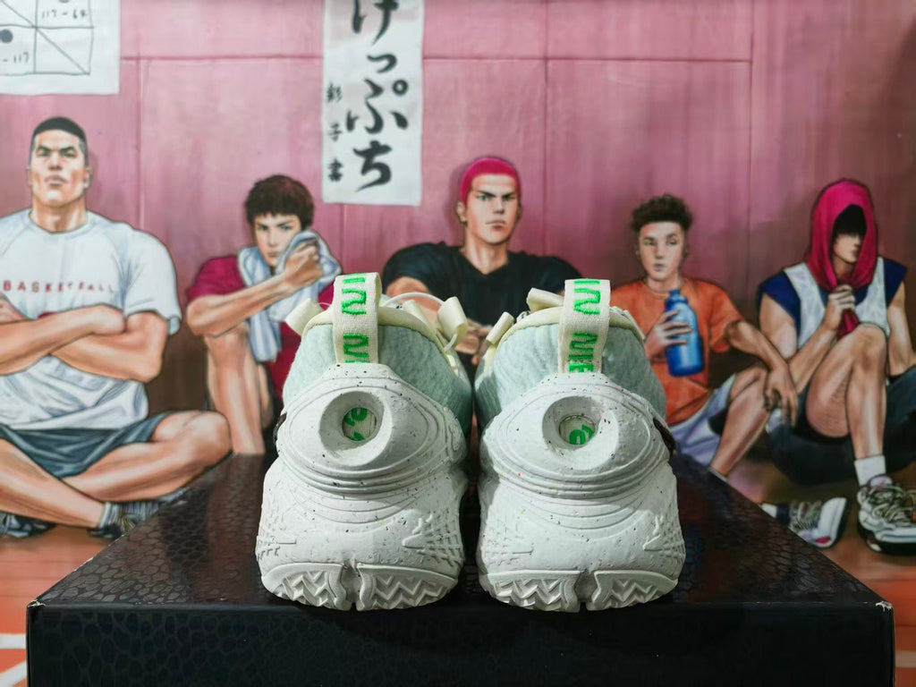 Nike Basketball Sneakers Off-White