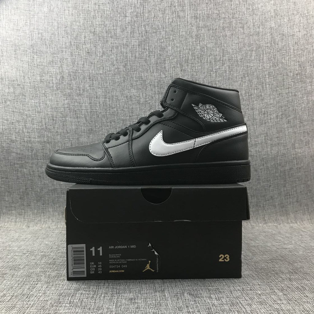 Jordan Air Jordan 1 Mid Black White 554724-049 Sneakers