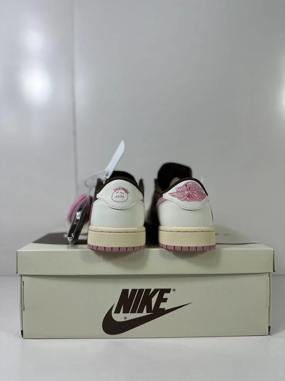 Nike Air Jordan 1 Low Travis Scott Reverse Mocha Pink DZ4137-206
