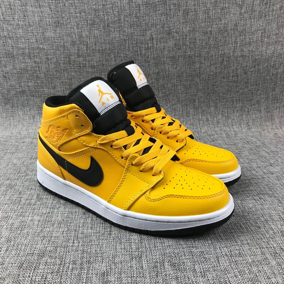 Jordan Air Jordan 1 Mid Yellow Black White 554724-700