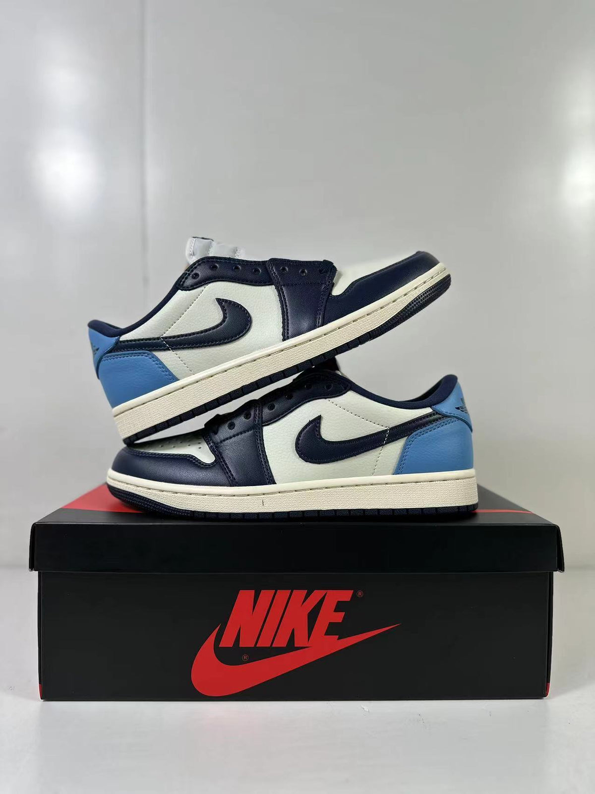 Jordan Air Jordan 1 Low OG Obsidian Sneakers CZ0790-400