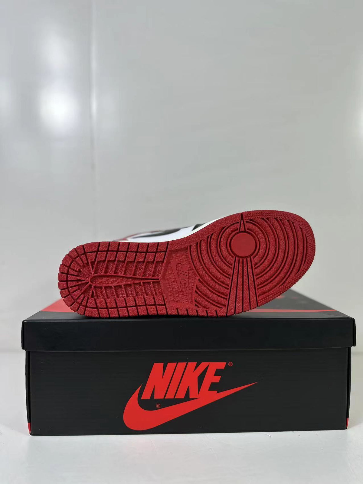Jordan Air Jordan 1 High OG Black Toe DZ5485-106